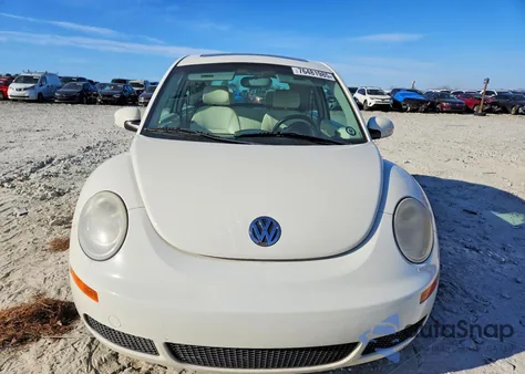 2008 Volkswagen New Beetle Triple White z USA, uszkodzony, nr VIN 3VWFW31C48M521151